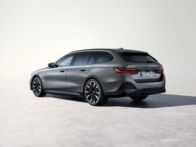 BMW G61 i5 Touring xDrive40 (2024)