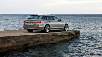 BMW F11 5 Series Touring 535i specs, dimensions