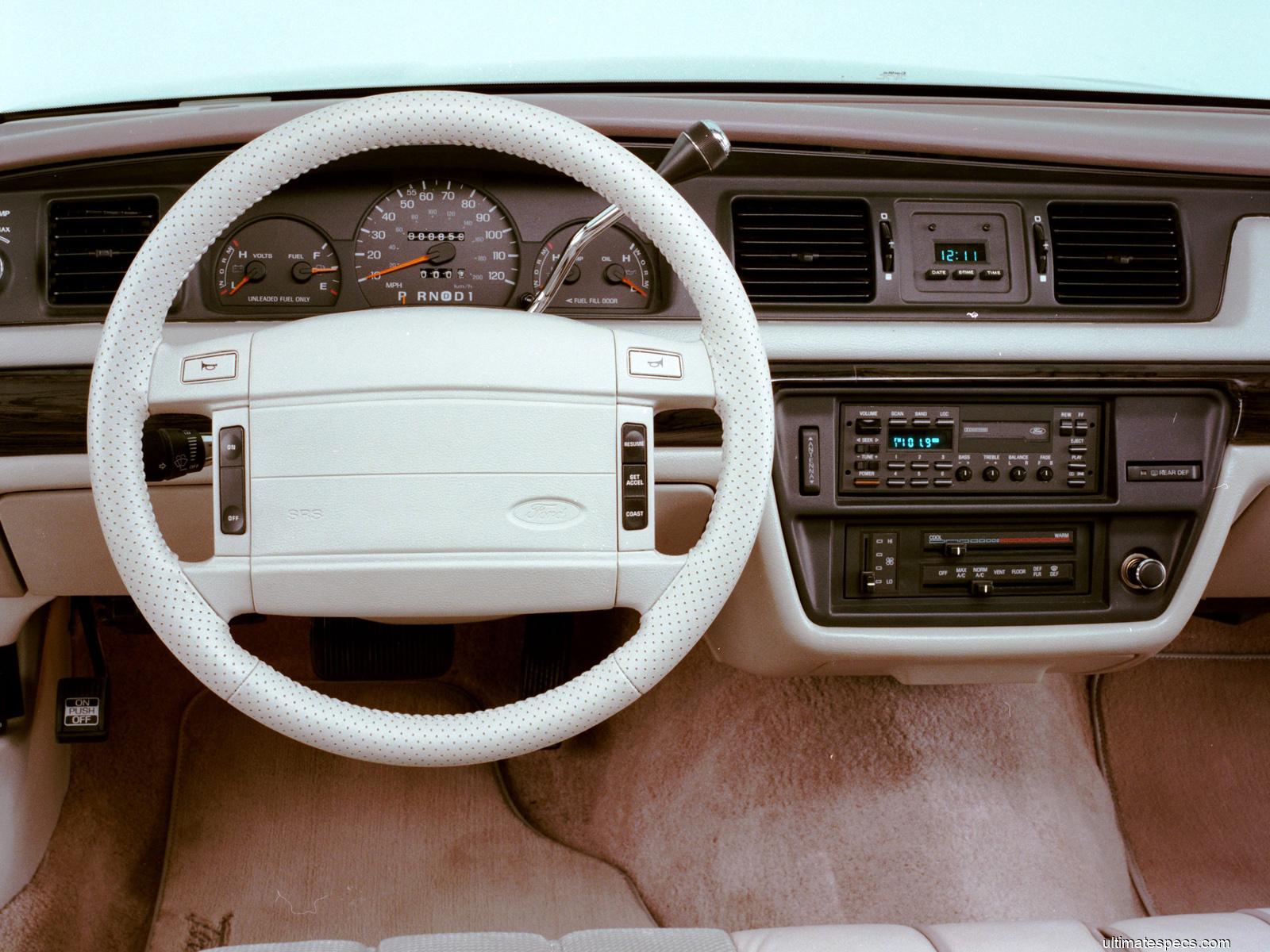 Ford Crown Victoria Touring Sedan 1992