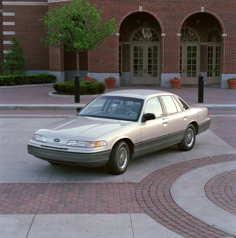 Ford Crown Victoria Touring Sedan 1992 4.6 V8 Scheda Tecnica