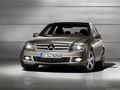 Fichas Técnicas para todas as versões de Mercedes Benz W204 Class C