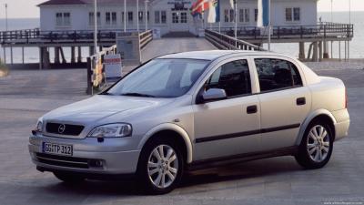 Vauxhall Astra mk4 Sedan 1.6 8V Club (2000)