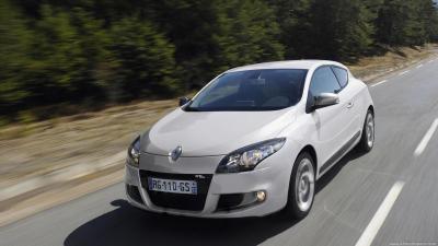 Renault Megane 3 Phase 2 Coupe Expression dCi 110 specs, dimensions